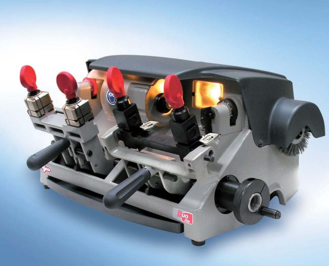 Machine à copier les clés plates cylindre et auto