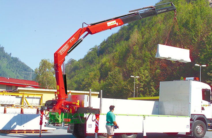 Grue auxiliaire Fassi F175A Active - Capacité de levage jusqu'à 17,0 tm - Bras hydraulique jusqu'à 18,70 m avec jib_1