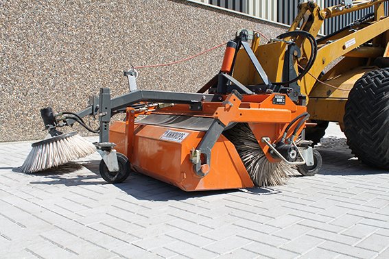 Balayeuse avec cuve collectrice KM 250 - Knikmops Rollmops - transmission hydraulique et brosse en polypropylène_1