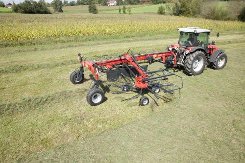 Équipement agricole Andex 644 pour andain central régulier et souple