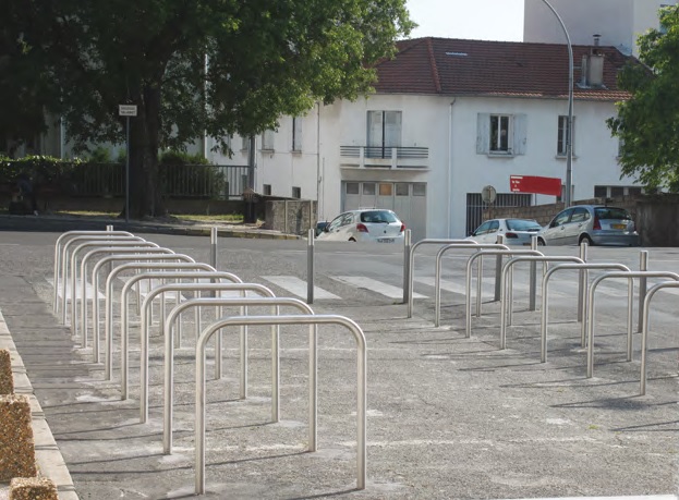 Arceau vélos Andria - mobilier inox durable - hauteur 1000mm - fixation par scellement ou platine_1