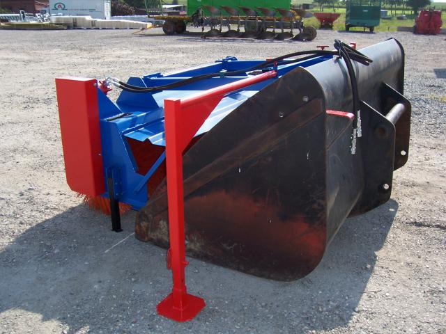 Balayeuse ramasseuse sur godet dujardin_1