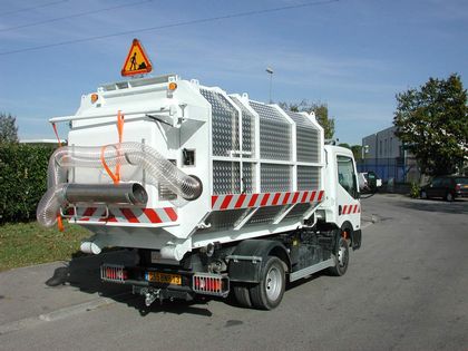 Aspirateur de voirie Axis 7 m3 - Aspiration avec broyage - Benne aluminium et motorisation thermique_1