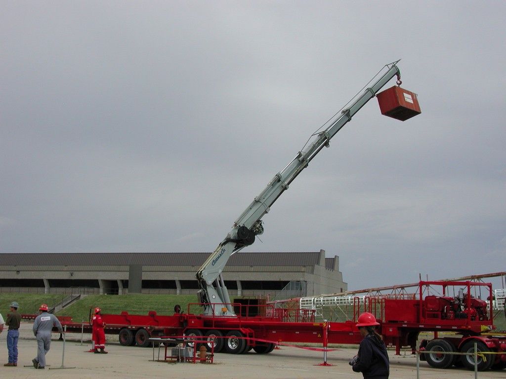 Grue Cormach série 180000 E avec bras hydraulique de 9480 mm