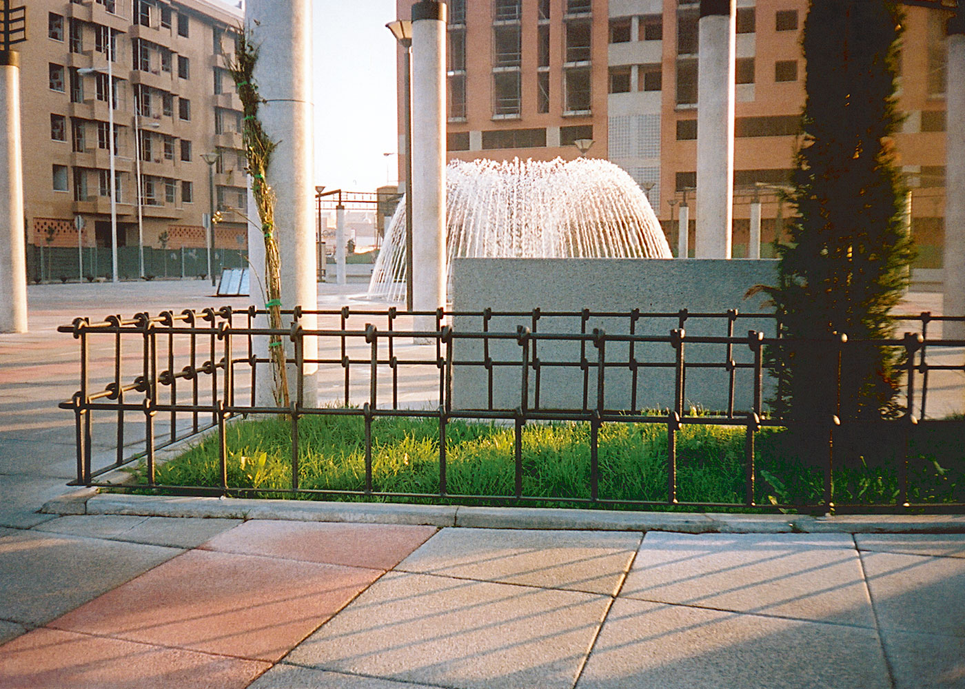 Barrière urbaine Nudo VVP009 - acier renforcé Ø16 mm - traitement Ferrus anticorrosion_1