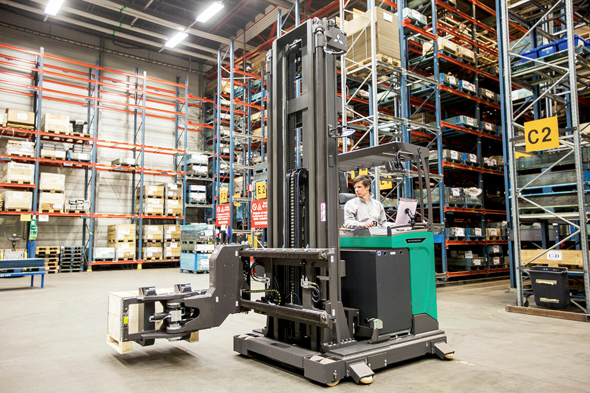 Chariot tri-directionnel Mitsubishi THD13-15N3 - Électrique, 1.4 à 2.5T, levée 4.8 à 13M_1