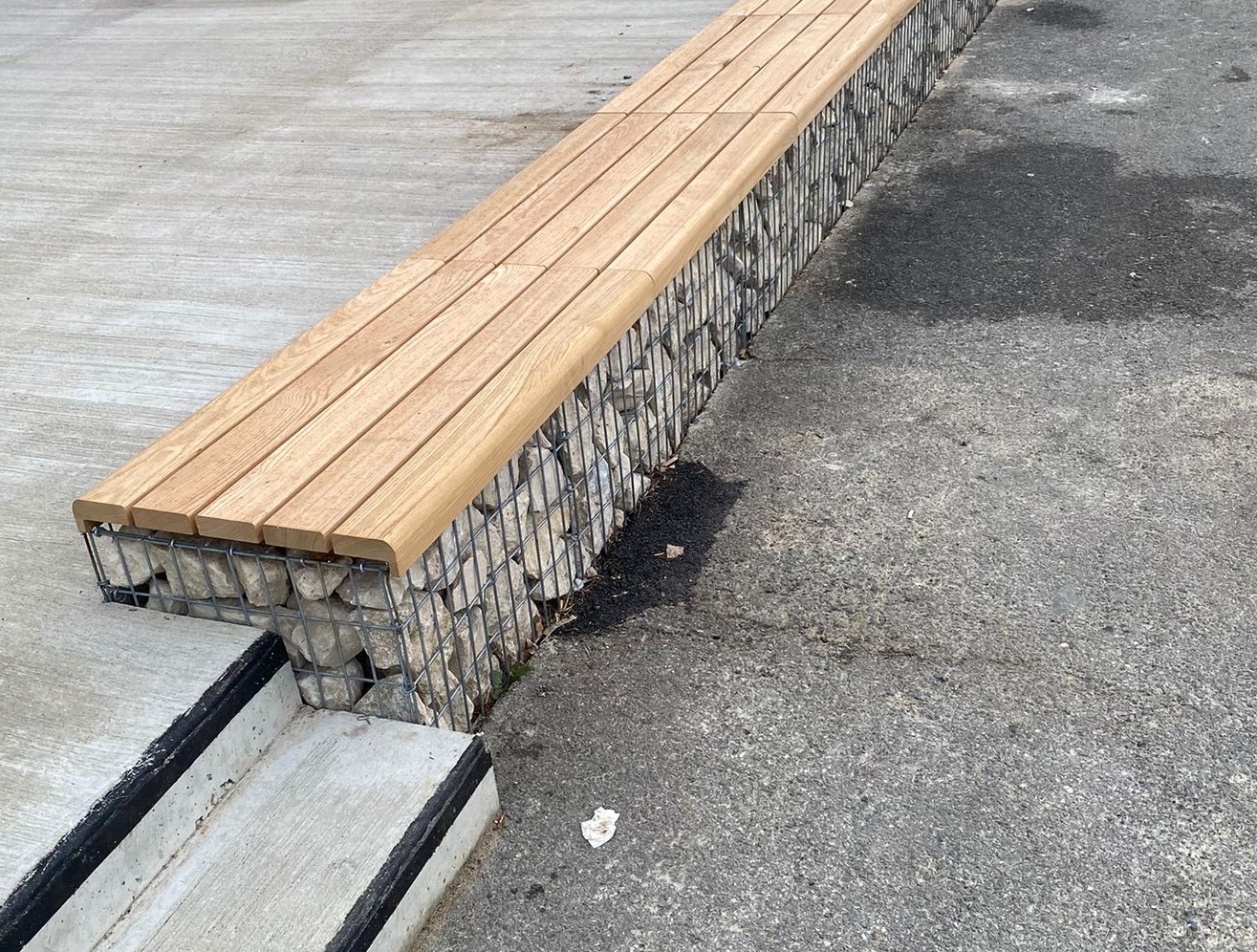 Assise bois en gabion, proposée en 1 m de long, en 30 cm et 50 cm de large_1