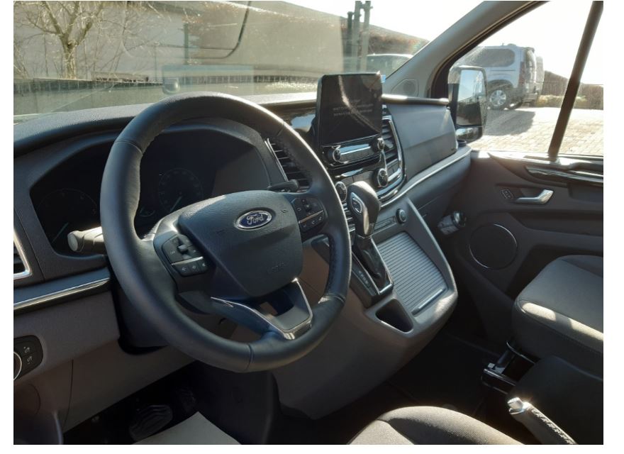 Intérieur du Ford Tourneo Custom L2H1 avec configuration TPMR