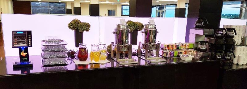 Distributeur de jus professionnel Horeca - Fructomat - 2 à 6 produits, versions CO2, Hot & Cold, Eco, avec écran JUICI_1