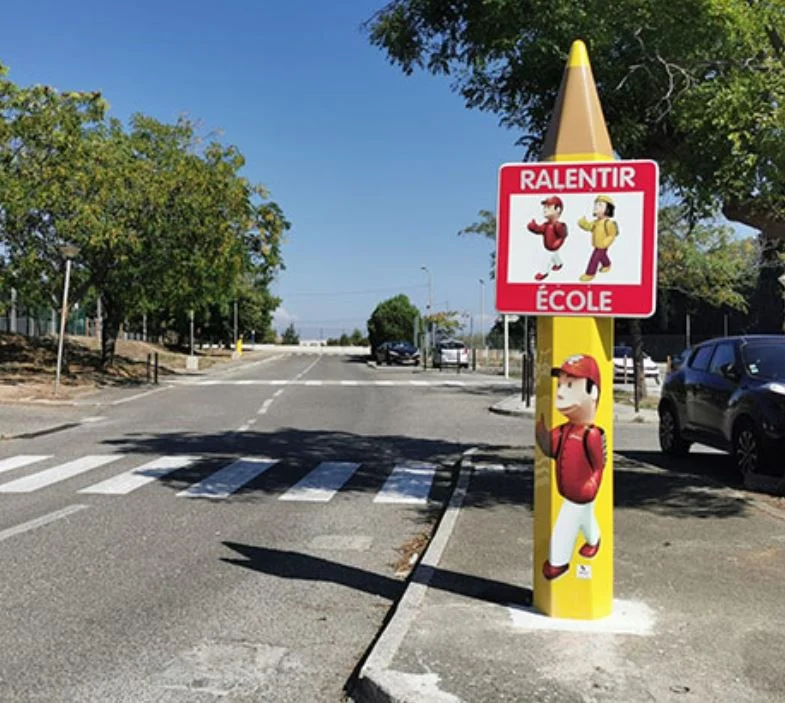 Totem ecole gros crayon_1