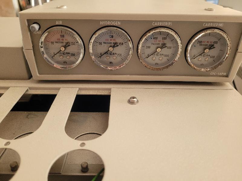 Chromatographe gazeux SHIMADZU GC-14B_1