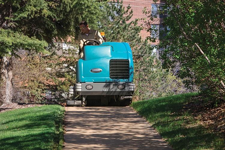 M20 Balayeuse-laveuse TENNANT autoportée intégrée_1