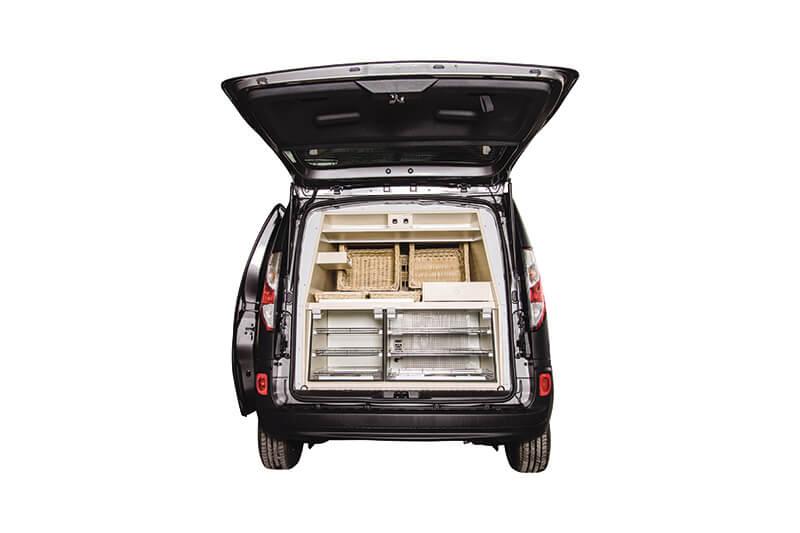 Caisson amovible pour camions magasin – Spécial camion de tournée, caisson démontable avec porte coulissante et vitrine réfrigérée_1