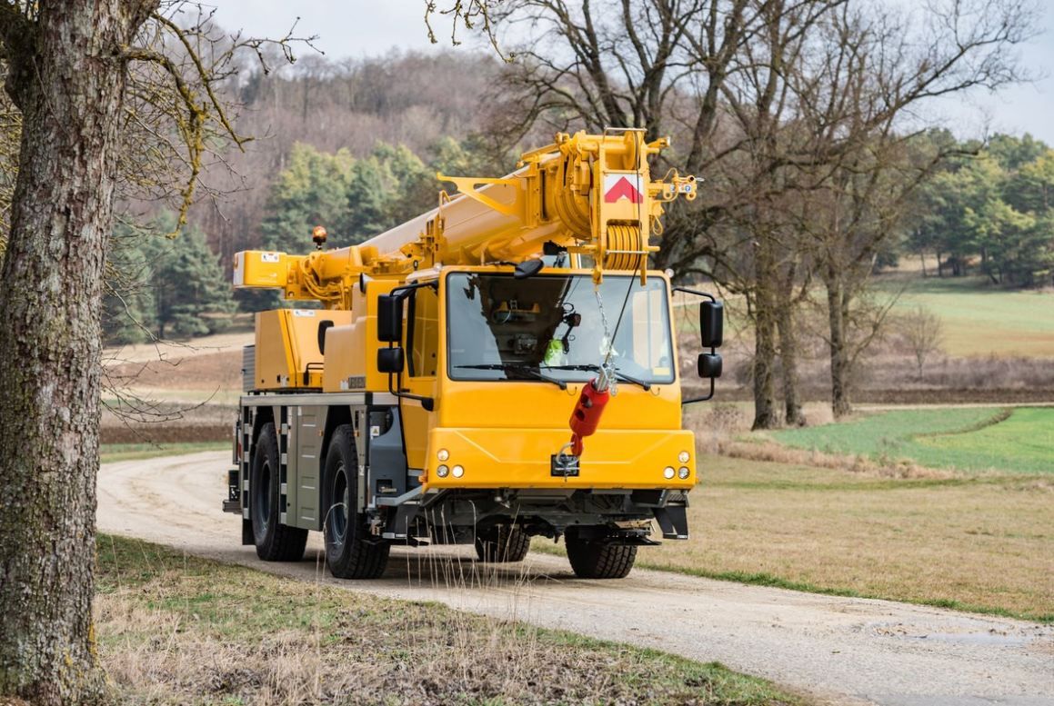 Grue automotrice LTM 1030-2.1 - Liebherr - capacité de charge max 35 t - flèche télescopique 9,20 m à 30,00 m - moteur Mercedes-Benz_1