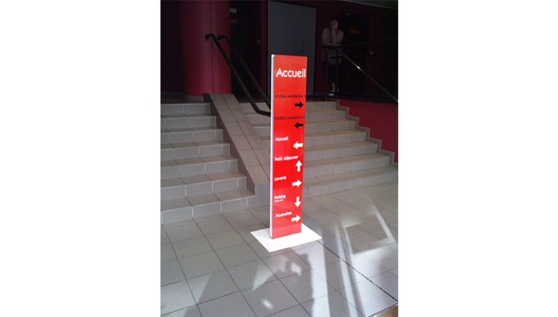 Totem signalétique intérieur - Pano Sign'Service - affichage directionnel et publicitaire_1