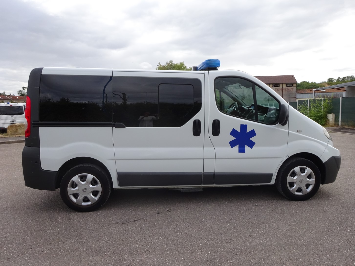 Ambulance renault trafic l1h1 2012 275 000 km type a1 - occasion_1