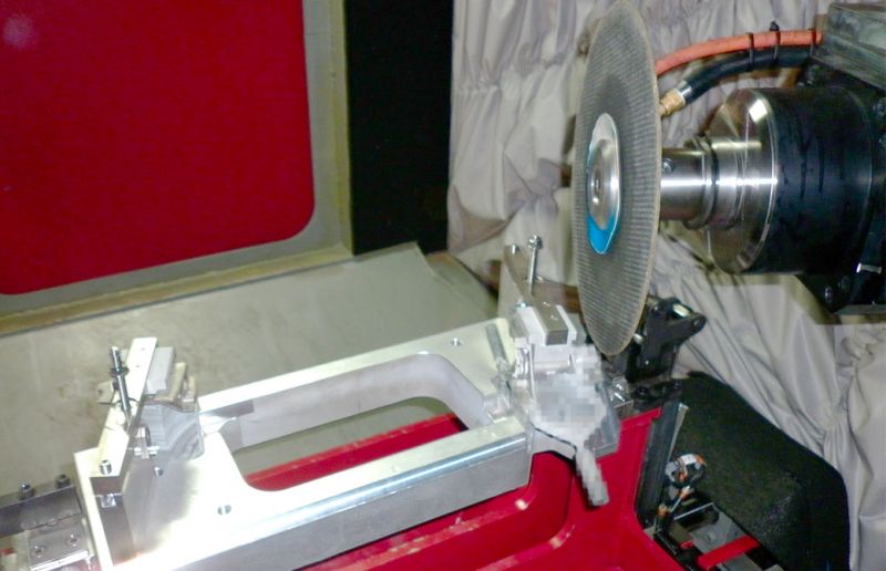 Cellule robotisée pour alliages d'acier - chargement, déchargement, tronçonnage et finition_1