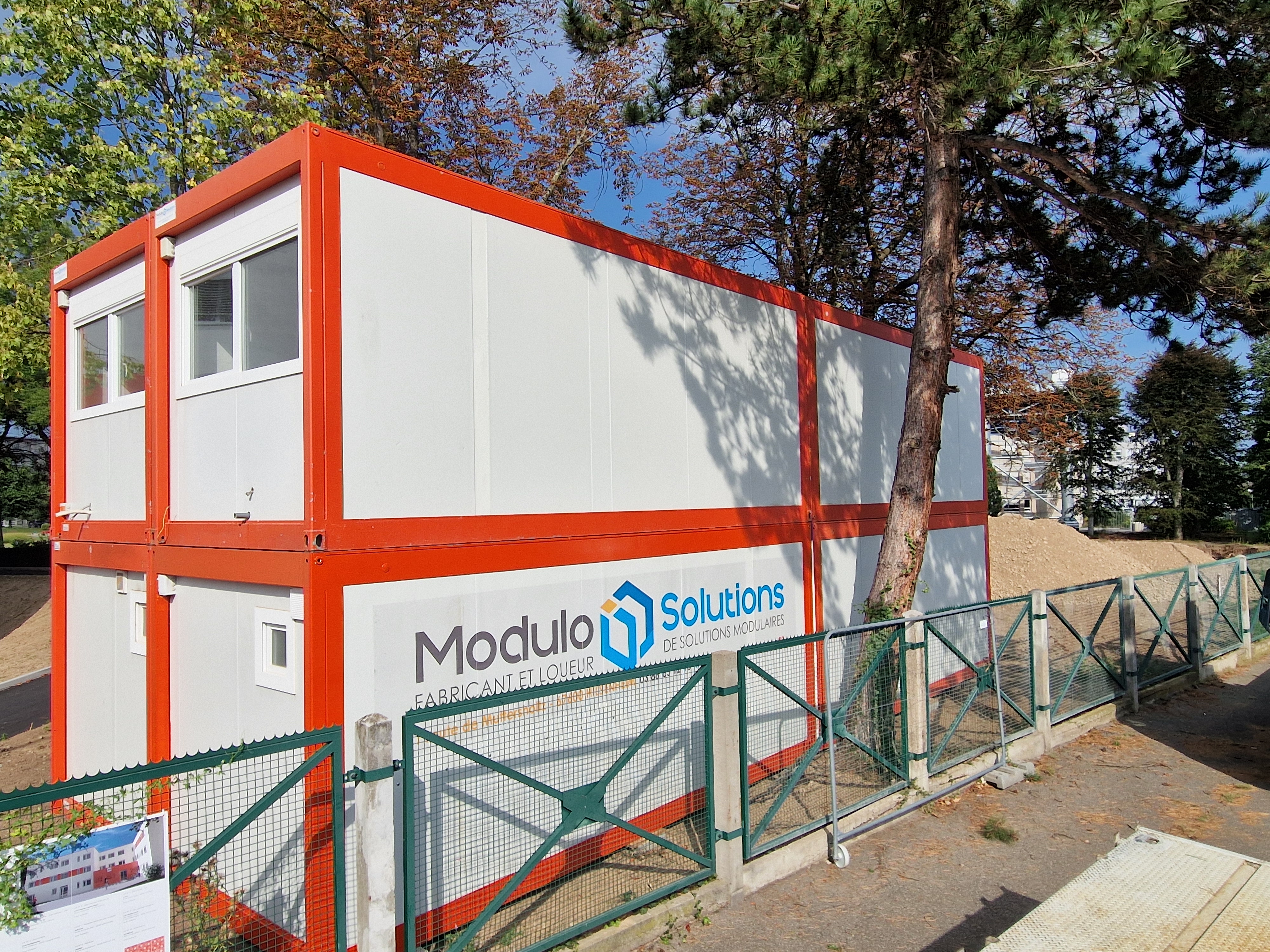 Bureaux  modulaires  économiques préfabriqués RE 2020 - disponible en location et en vente - MODULO SOLUTIONS_1