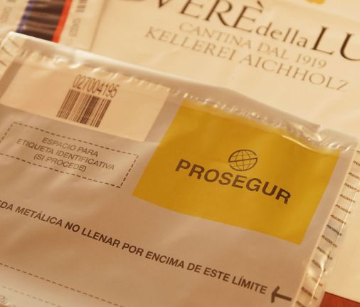Sacs et enveloppes pour transport de fonds - manufacturas polisac s.A - avec une fermeture adhésive inviolable_1