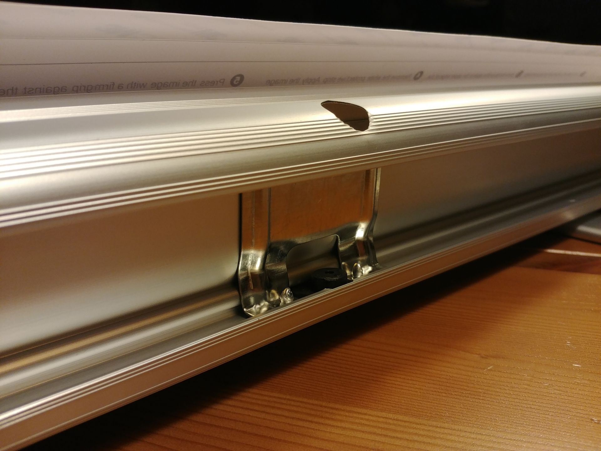 Kakémono roll-up plus - enrouleur aluminium robuste et économique - formats 85x200 cm et 100x200 cm_1