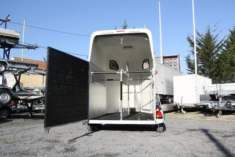 Van à chevaux 2 places - Cheval Liberté Gold First Pack Premium avec plancher alu et équipements complets_1