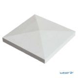 Chapeau de poteau en pierre reconstituée teintée et hydrofugée