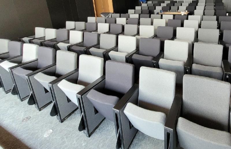 Fauteuil TH100 - Assise relevable automatiquement - Accoudoir commun - Conforme AM 18 / EN 1021_1