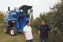 9090X Olive New Holland - Machine à vendanger avec convoyeur latéral et bennes en acier inoxydable 2000L_1