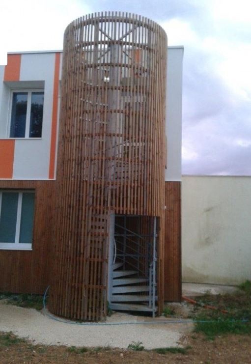 Escalier hélicoïdal encage Ysocagetole - Ysofer Esca - passage 1UP ou 2UP - marches vissées et cage en tôle perforée_1