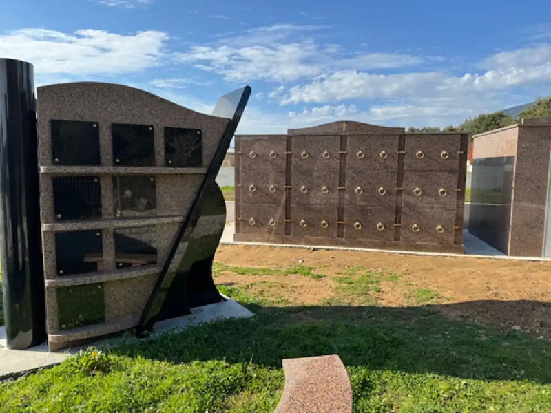 Caveaux - Enfeus sur mesure pour espaces funéraires et sites historiques_1