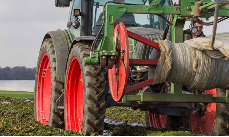 Machine agricole maniable adaptée aux cultures comme les asperges