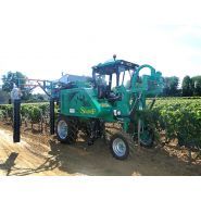 M01 - Tracteur enjambeur polyvalent Somaref - 4 roues avec motorisation thermique PERKINS et cabine climatisée_1