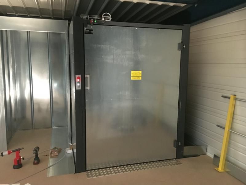 Monte-charges accompagné Hamon - capacité 1000 kg - plateforme jusqu'à 3m² et élévation jusqu'à 14m_1