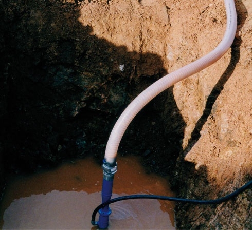 Pompe à eau pneumatique avec tuyau de refoulement livré