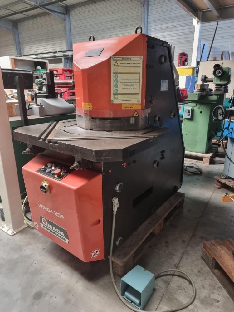 Encocheuse hydraulique à angle fixe - AMADA 205x205x4 - Année 1996 - 4 kW_1