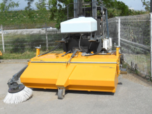 Balayeuse 380L - Montage sur chariot élévateur, chargeuse, tracteur ou chargeur agricole - Disponible en location_1