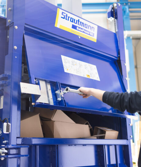 Presse à balle avec une force de compression de 53 tonnes et un poids de balle de 400 kilogrammes - BalePress 53_1