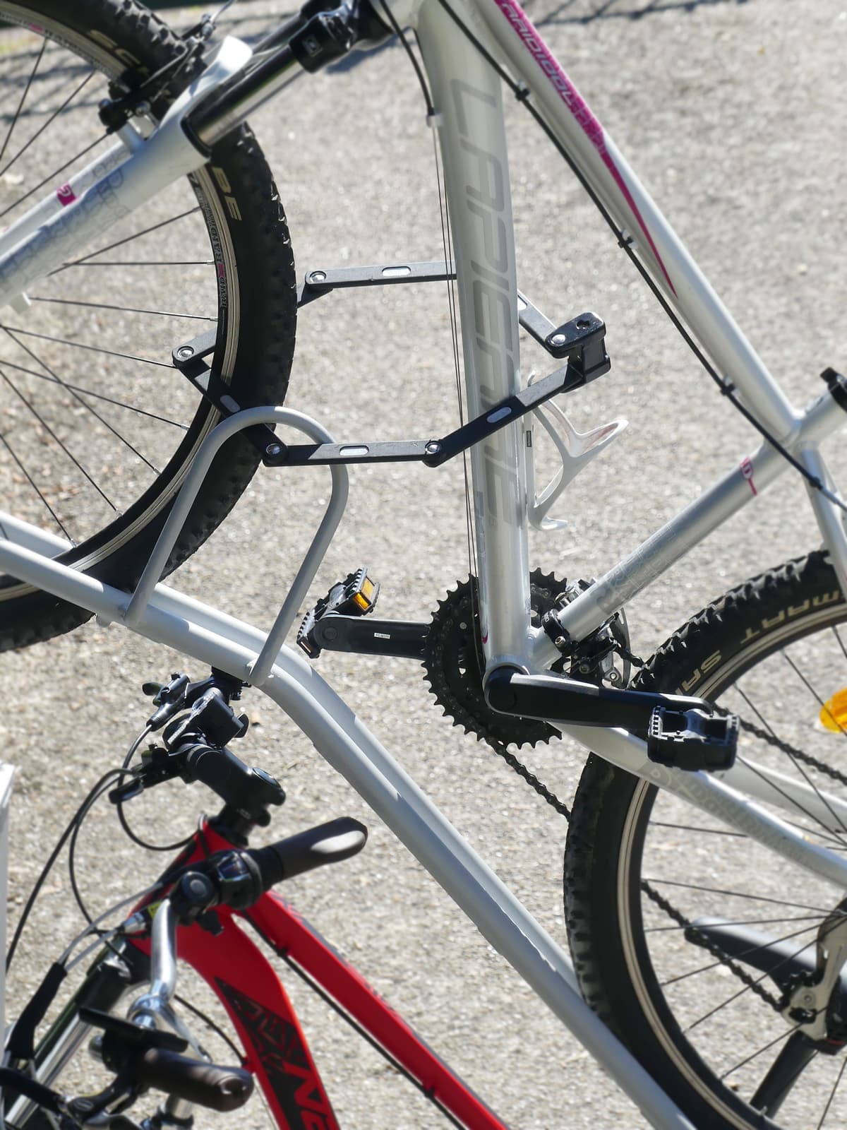 Double rack pour stationnement de vélos