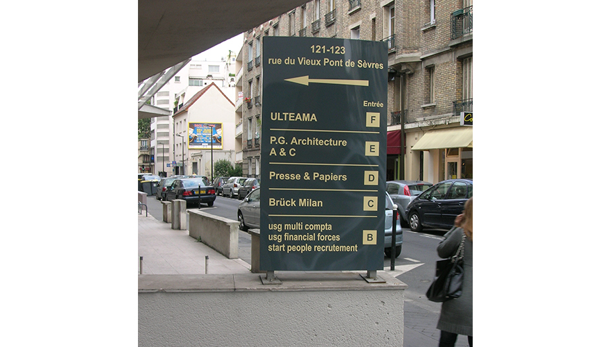 Totem polyvalent d'intérieur - Support de communication visuelle pour entreprises - Création sur mesure par PANO Nice Ouest_1