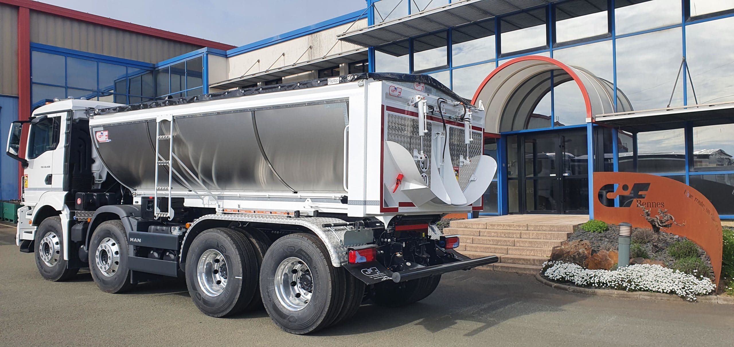 Bennes demi-rondes spéciales enrobés - La Vanessoise - PTAC 26T et 32T - 11 m3 à 14m3_1