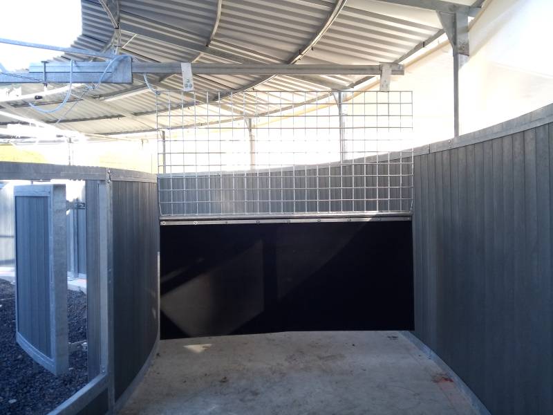 Marcheur CTL circulaire en résine PVC pour 6 chevaux - Modèle semi couvert, diamètre 15 m_1