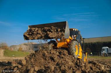 Tractopelle VF 8.23 E Venieri - 105 CV, 8 T, Profondeur d'excavation 4.60-5.40 m_1
