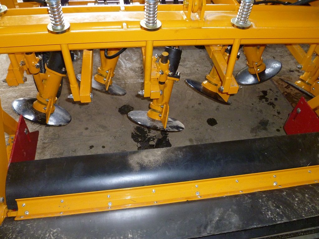 Arracheuse d'oignons à disques - Samon Machine - Sols durs et lourds avec options hydrauliques_1