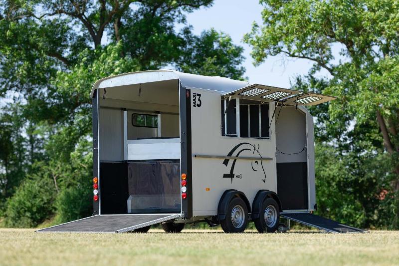 Remorque pour transport d'animaux - 3 places diagonales - cheval liberté maxi 3_1