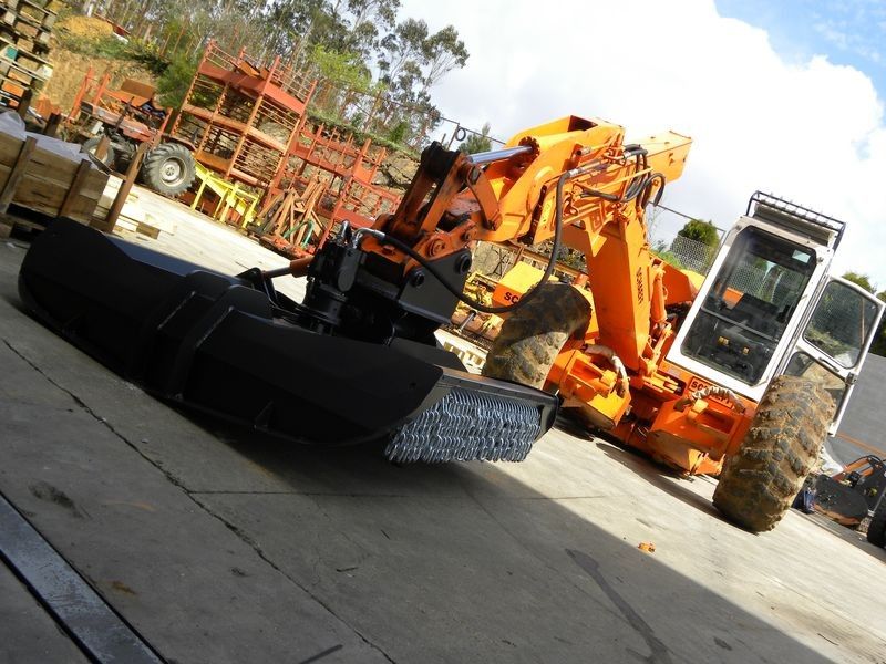 Gyrobroyeur pour pelle de 4 à 25 tonnes_1