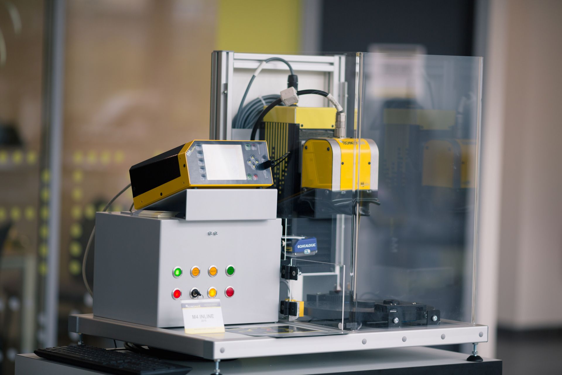 Machine de marquage par micro percussion M4 inline - dédiée à l'intégration - productivité et réduction des coûts_1