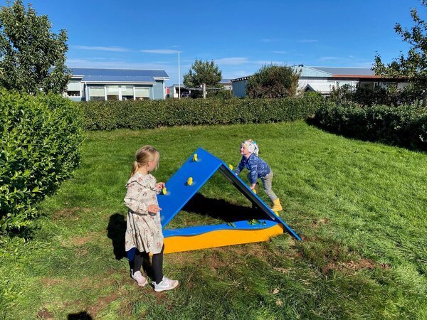 Mur d'escalade pour aire de jeux - Conforme EN1176 - Référence BT18046 - Structure en acier inoxydable avec prises HDPE_1