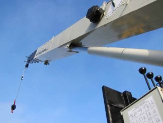 Camion grue Manitowoc 1400H - charge maximum 29.9 t - flèche principale 38.7 m - hauteur maximale 50.3 m_1