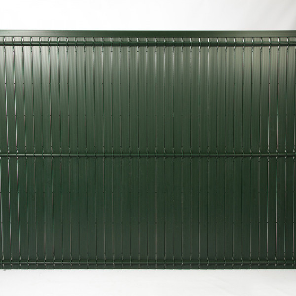 Lattes PVC pour isolation visuelle et protection contre le vent