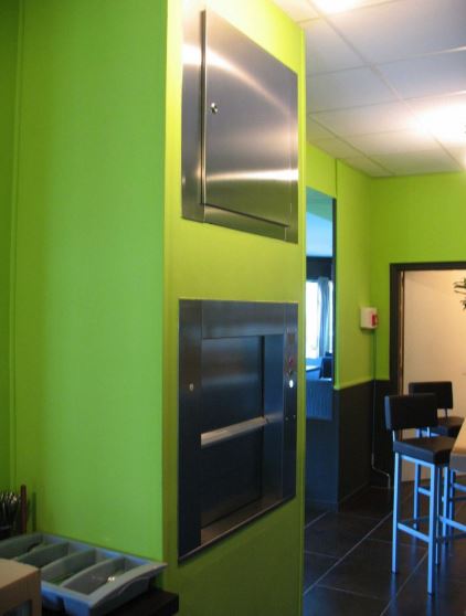 Monte plat pour les petites charges jusqu'à 100 kg idéal pour les restaurants, les hôtels ou les pharmacies_1